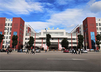 云南中专排名2025年曲靖护理学校招生计划