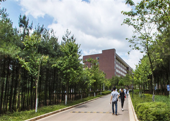 昆明市卫生学校2026年中专学费多少钱